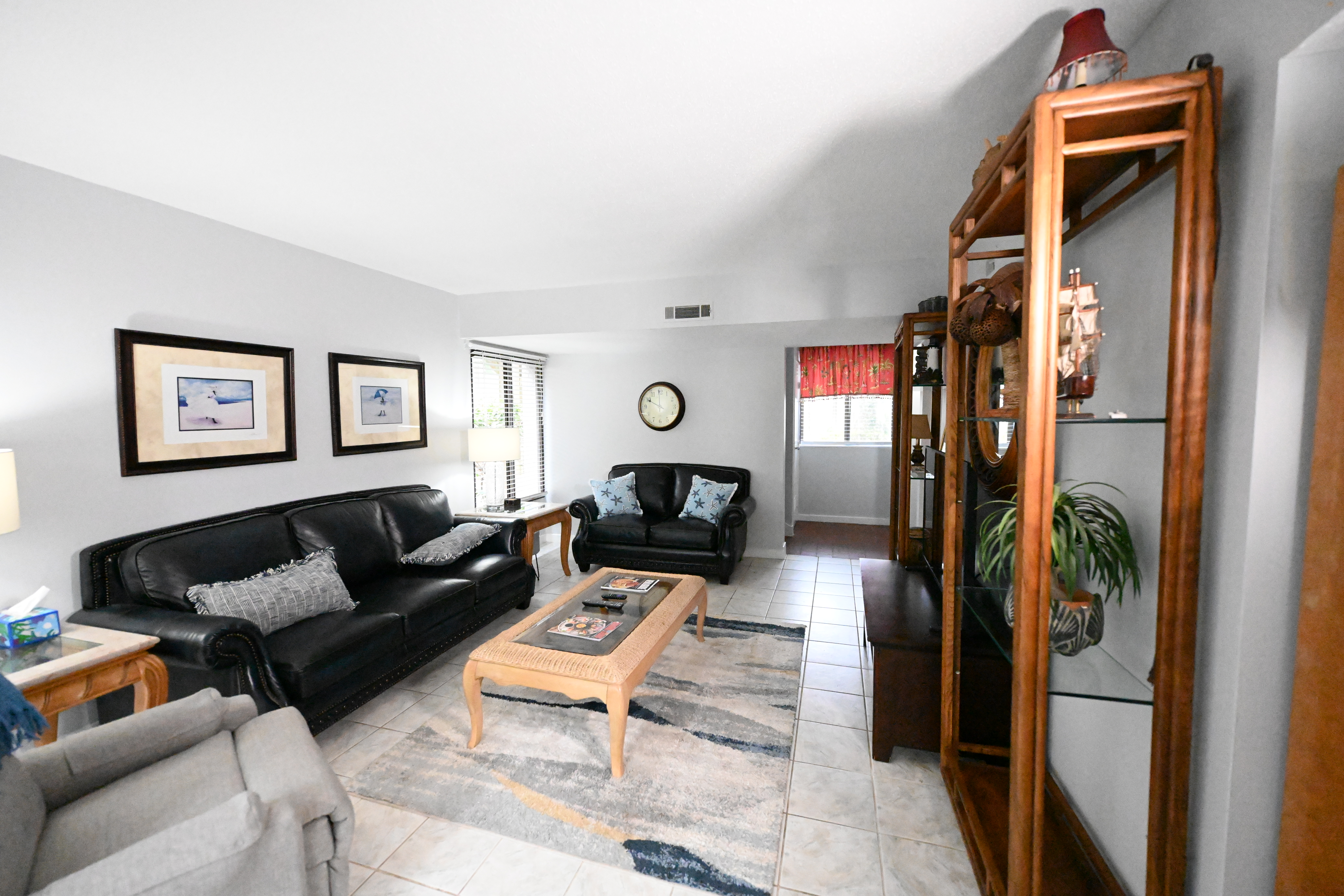 3901 Treetops Livingroom